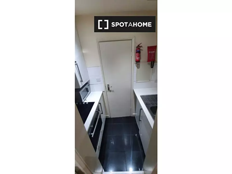 Immagine 5 di Ufficio in affitto  in Apartment a Brent