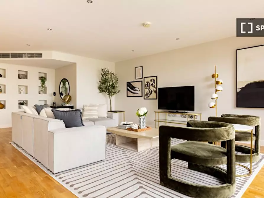 Immagine 4 di Appartamento in affitto  in Lensbury Ave a Hammersmith