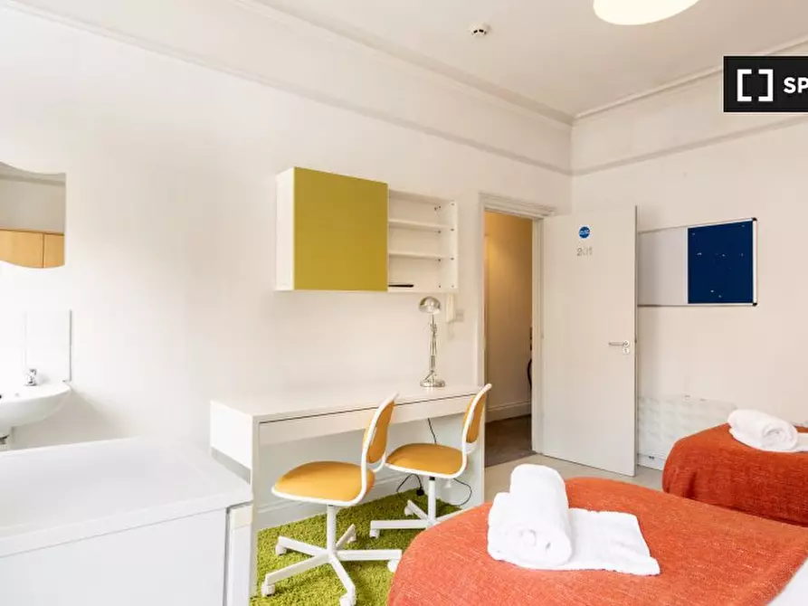 Immagine 16 di Camera condivisa in affitto  in nd Floor Apartment a Kensington