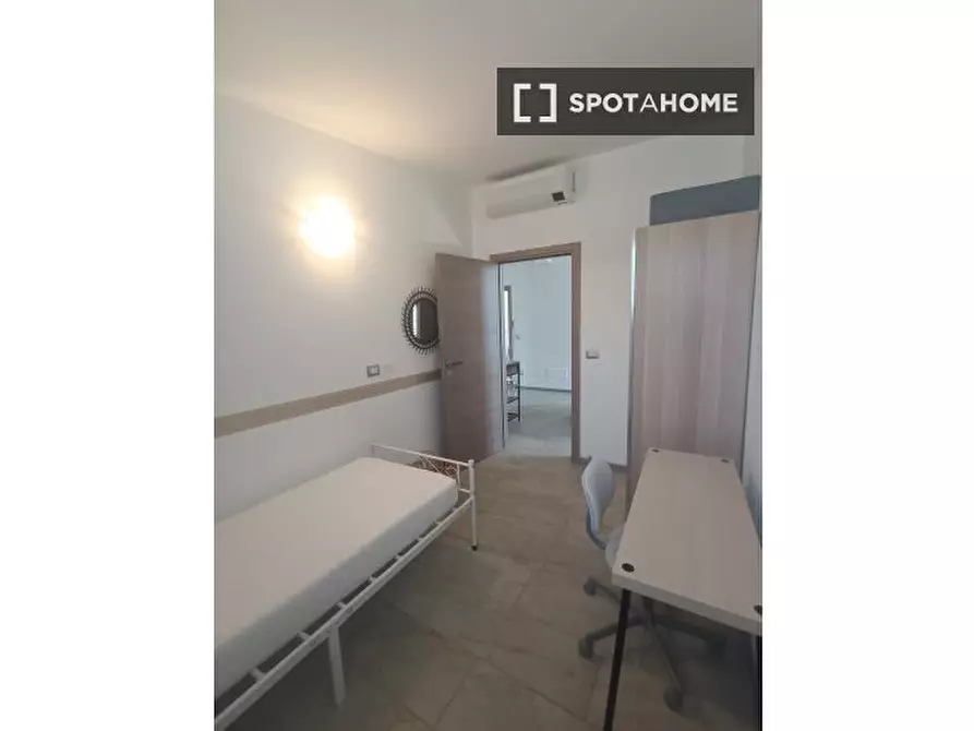 Immagine 4 di Camera condivisa in affitto  in Via Castellammare a Milano