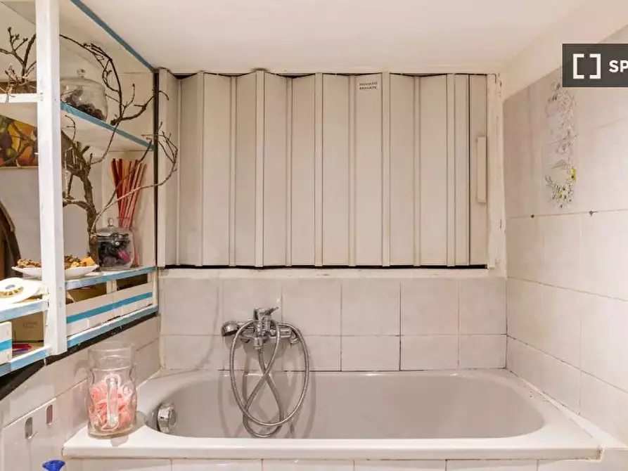 Immagine 12 di Camera condivisa in affitto  in Vico delle Scuole Pie a Genova