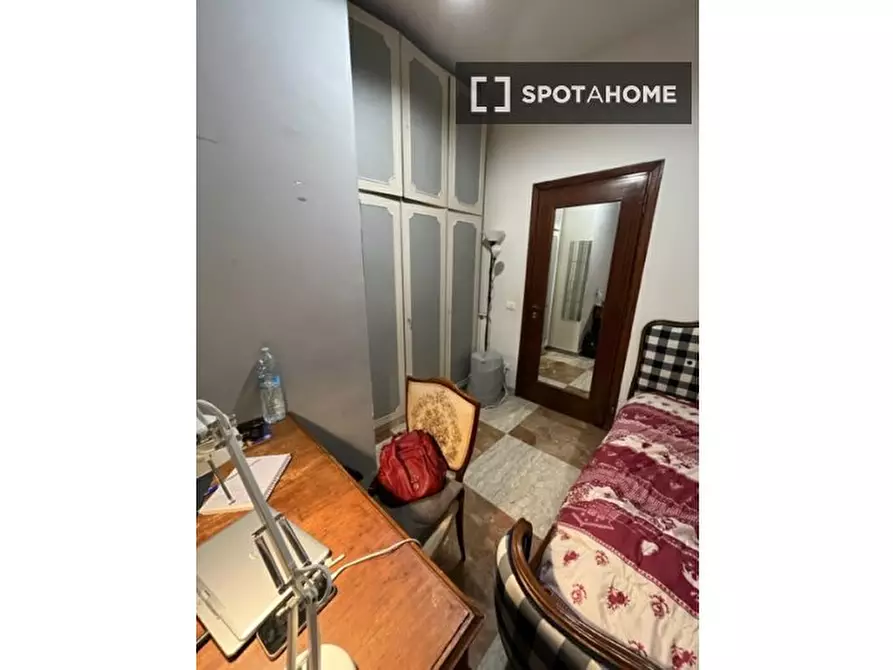 Immagine 4 di Camera condivisa in affitto  in Via Luciano Zuccoli a Roma