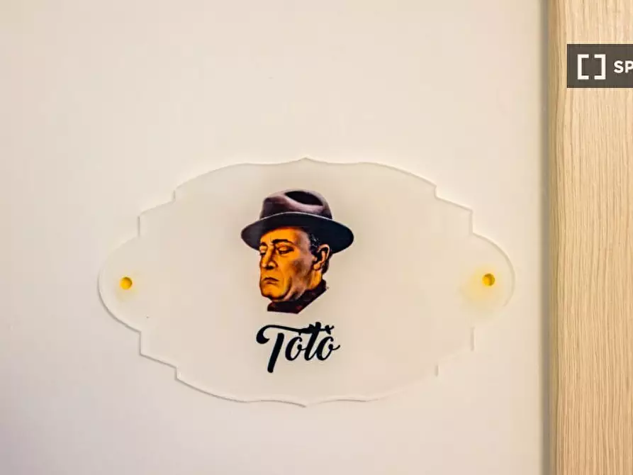 Immagine 9 di Appartamento in affitto  in Via Santa Teresa degli Scalzi a Napoli