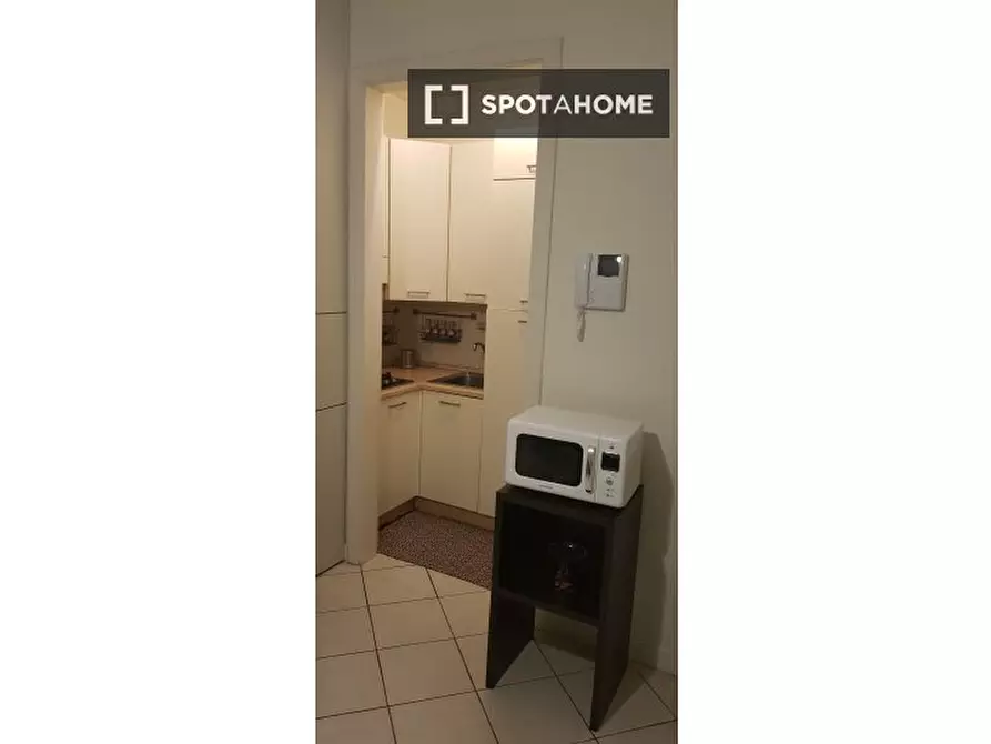 Immagine 6 di Appartamento in affitto  in Str. della Carità a Milano