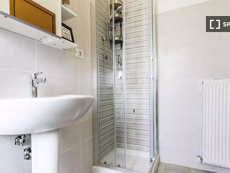 Immagine 3 di Camera condivisa in affitto  in Via Fiume delle Perle a Roma