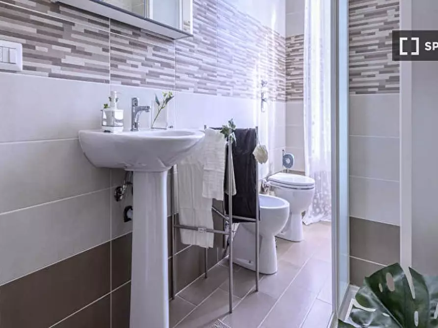 Immagine 19 di Camera condivisa in affitto  in Via Valenza a Milano