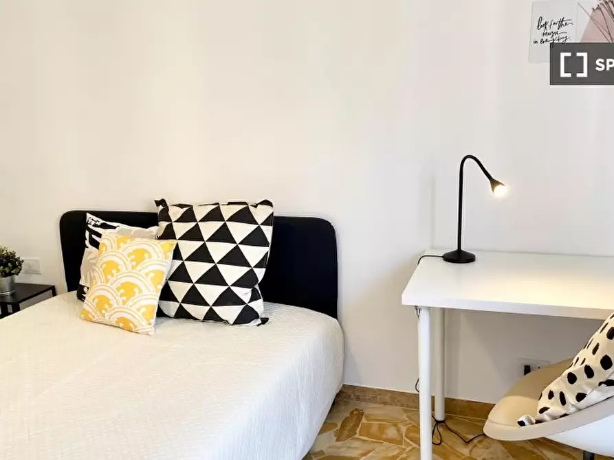 Immagine 6 di Camera condivisa in affitto  in VIA CADUTI DI CEFALONIA a Firenze