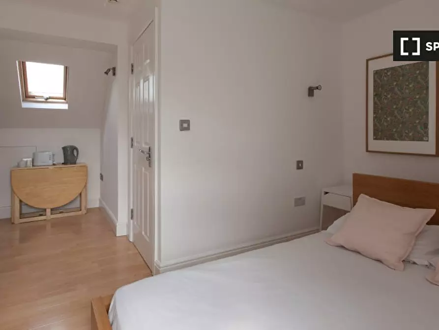 Immagine 2 di Camera condivisa in affitto  in Thirsk Road a Merton