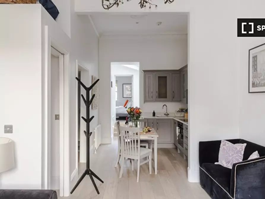 Immagine 9 di Appartamento in affitto  in flat a 