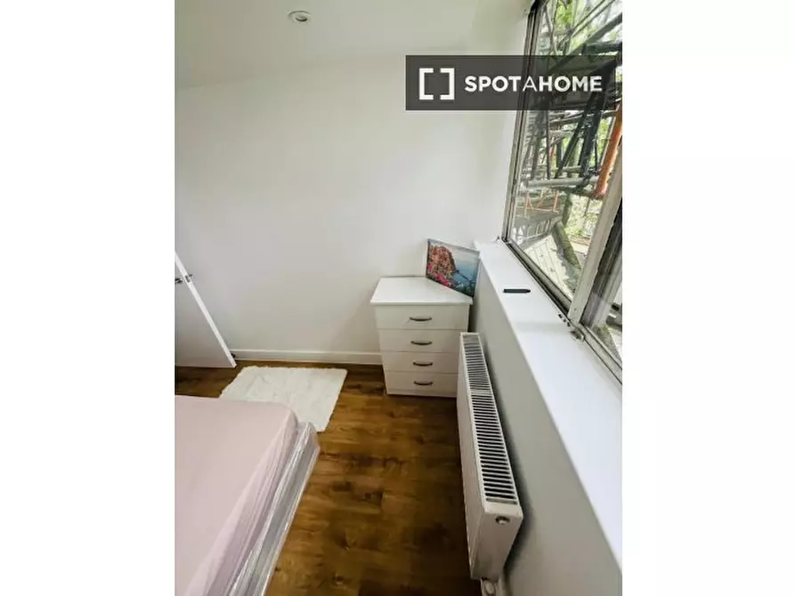 Immagine 4 di Camera condivisa in affitto  in Grenfell Rd a Kensington