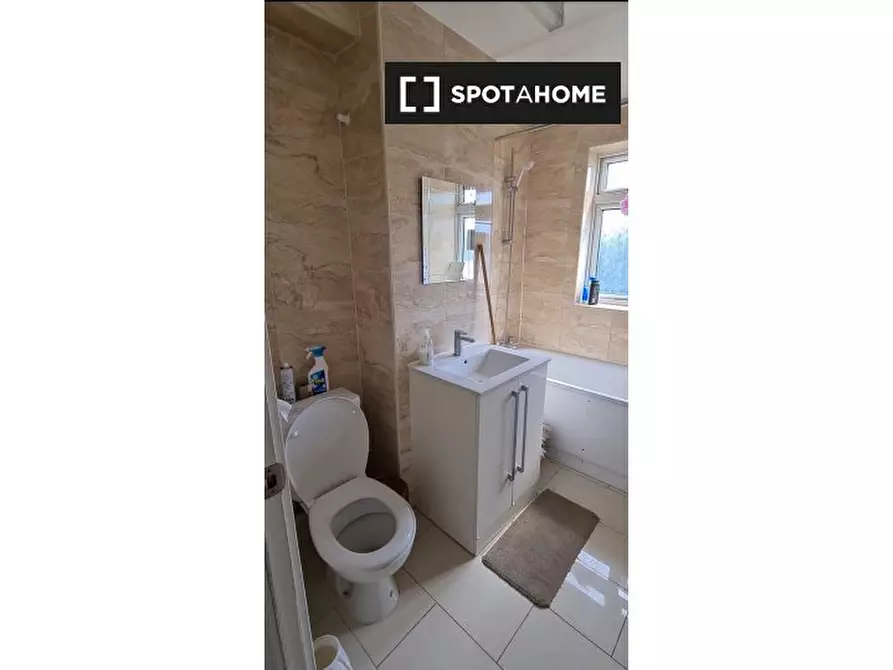 Immagine 5 di Camera condivisa in affitto  in Wyllen Cl a Poplar