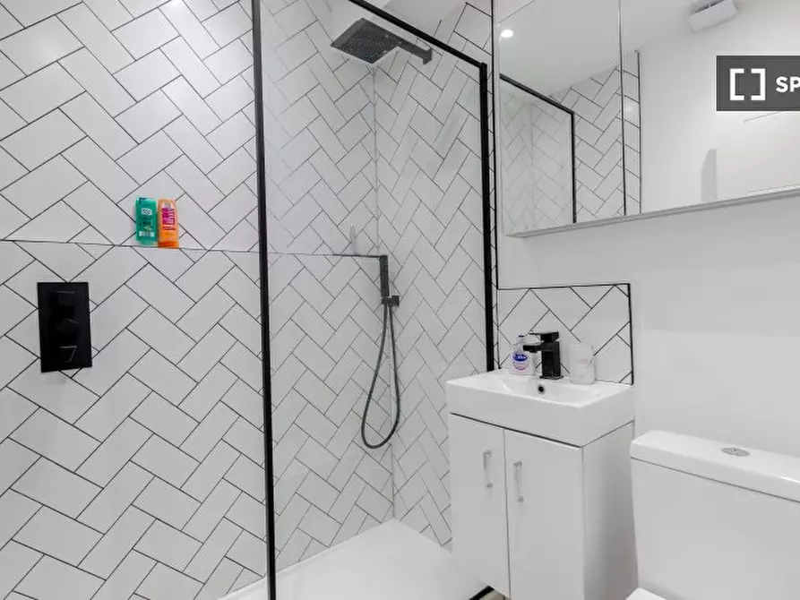 Immagine 14 di Appartamento in affitto  in Flat Cavendish Mansions a Islington
