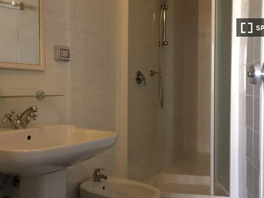 Immagine 8 di Camera condivisa in affitto  in Via Ingurtosu n a Cagliari