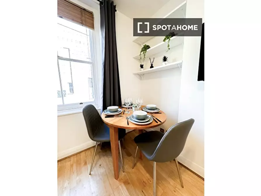 Immagine 2 di Ufficio in affitto  in flat a Poplar