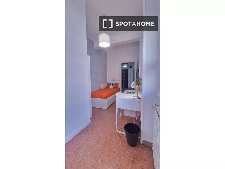 Immagine 4 di Camera condivisa in affitto  in Lungotevere di Pietra Papa a Roma