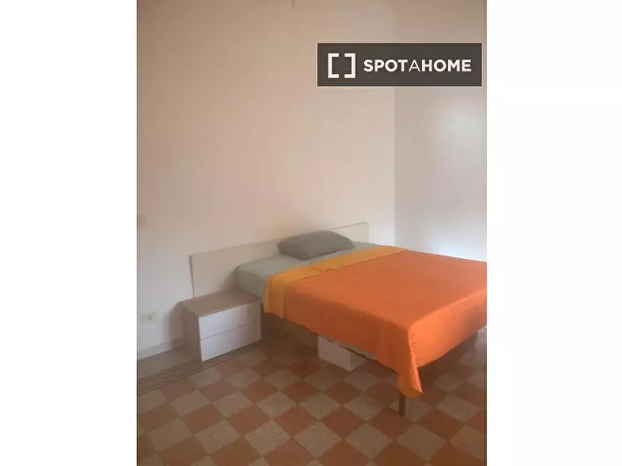 Immagine 19 di Camera condivisa in affitto  in Via Agrigento a Roma