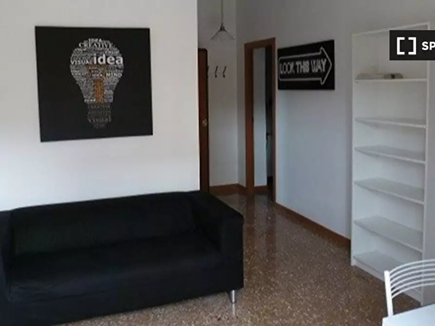 Immagine 5 di Camera condivisa in affitto  in Via Portuense a Roma