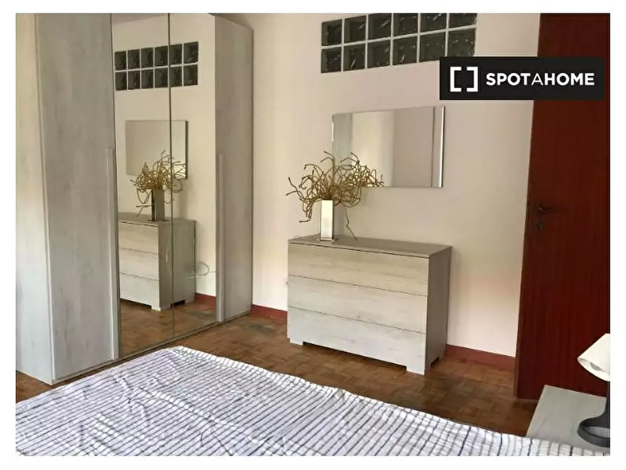 Immagine 2 di Camera condivisa in affitto  in Via Teano a Roma