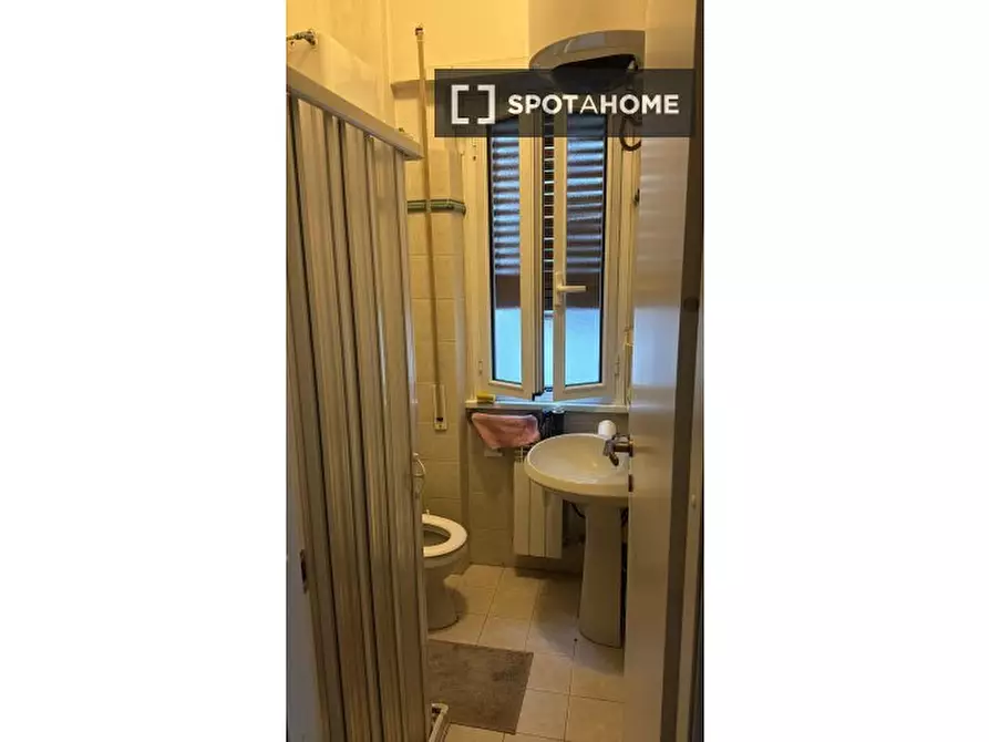 Immagine 5 di Camera condivisa in affitto  in Via Cornelio Magni a Roma