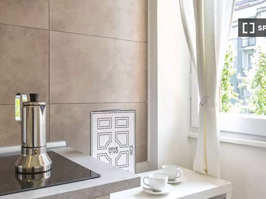 Immagine 15 di Camera condivisa in affitto  in Via Lorenteggio a Milano