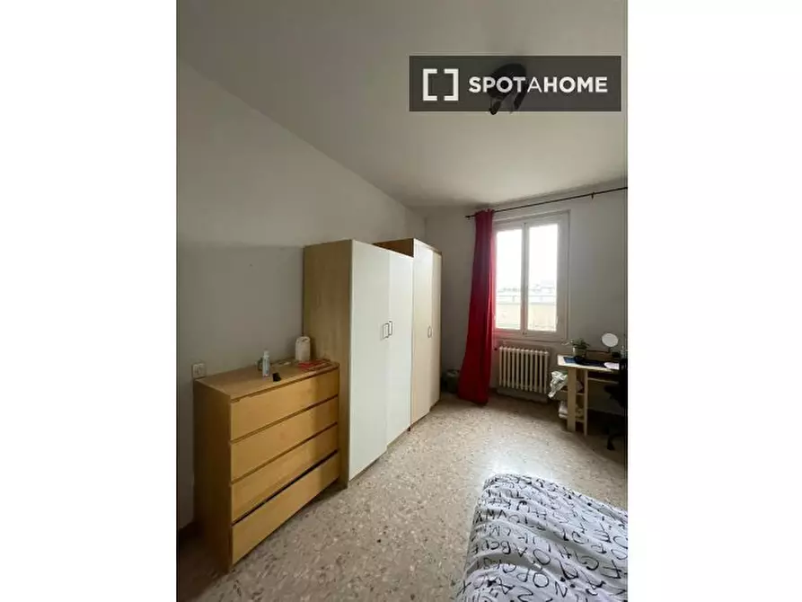 Immagine 3 di Camera condivisa in affitto  in Viale Corsica a Firenze