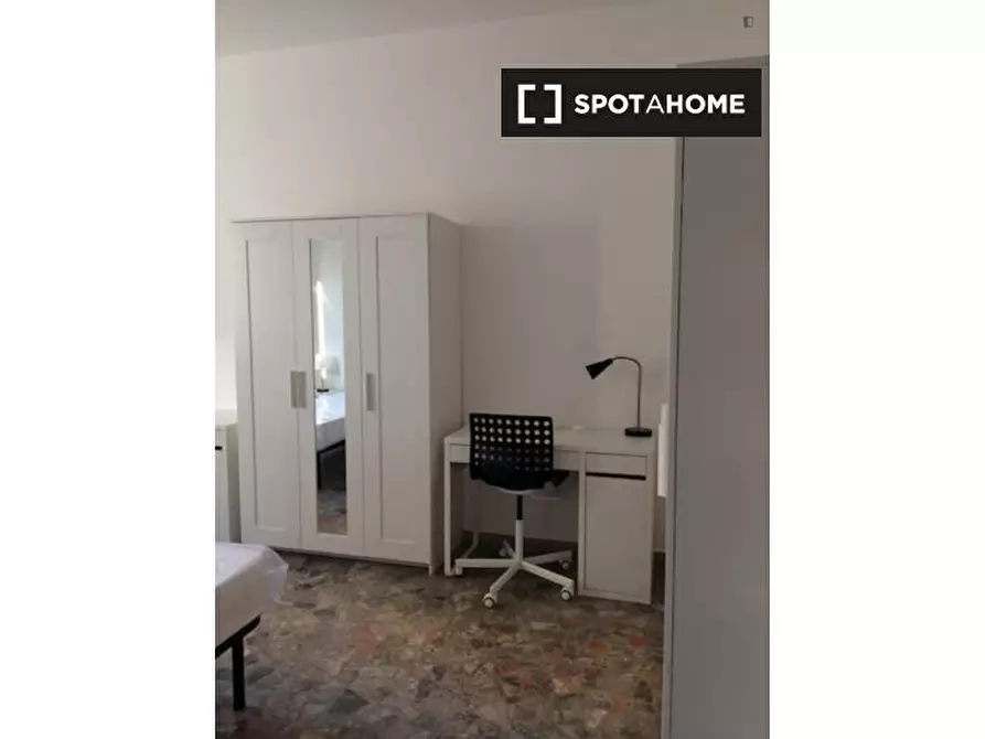 Immagine 3 di Camera condivisa in affitto  in Via Fossolo a Bologna