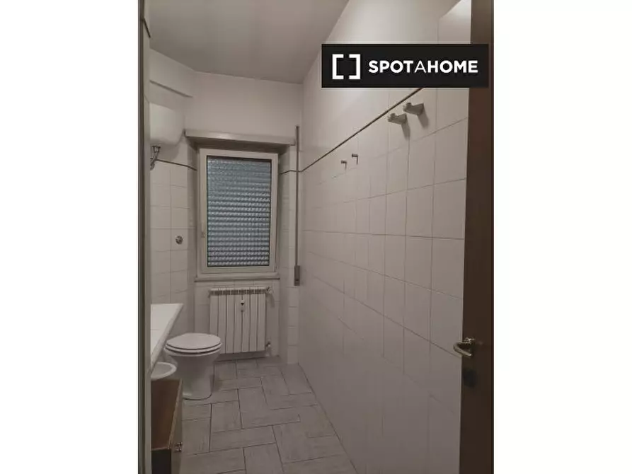 Immagine 4 di Camera condivisa in affitto  in Via Ugolino Cavalcabò a Roma
