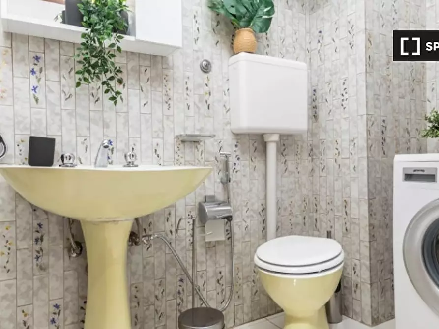 Immagine 12 di Camera condivisa in affitto  in Viale Regina Margherita a Milano