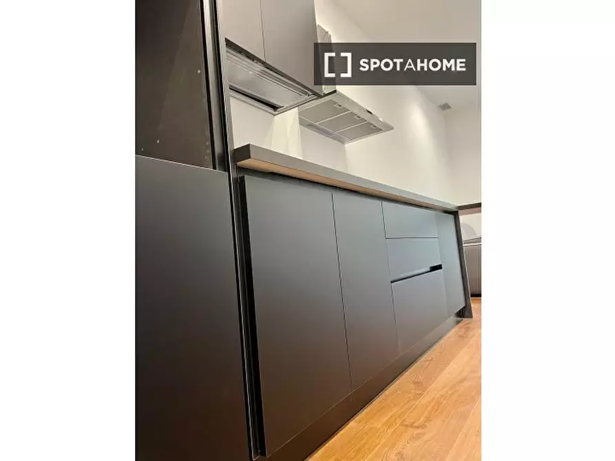 Immagine 2 di Appartamento in affitto  in Piazza Luigi di Savoia a Milano