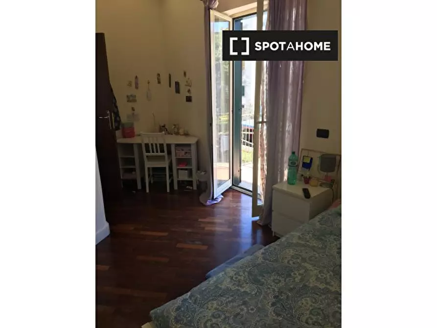 Immagine 6 di Camera condivisa in affitto  in Via Mario Gigante a Napoli