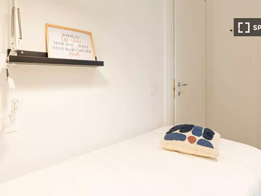 Immagine 3 di Camera condivisa in affitto  in Via Luigi Scrosati a Milano