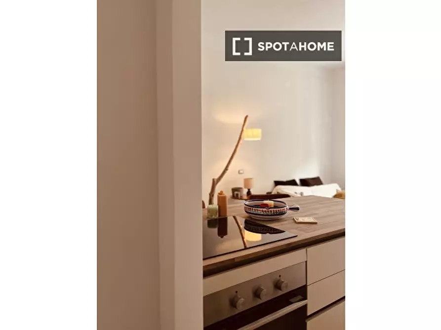 Immagine 18 di Camera condivisa in affitto  in Via Federico Ozanam a Roma