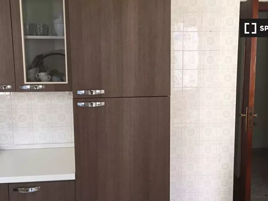 Immagine 5 di Camera condivisa in affitto  in Via Croce Rossa a Napoli