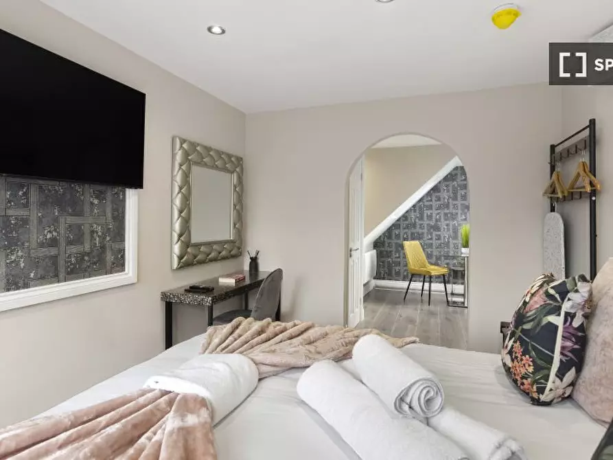 Immagine 6 di Ufficio in affitto  in flat a Tottenham