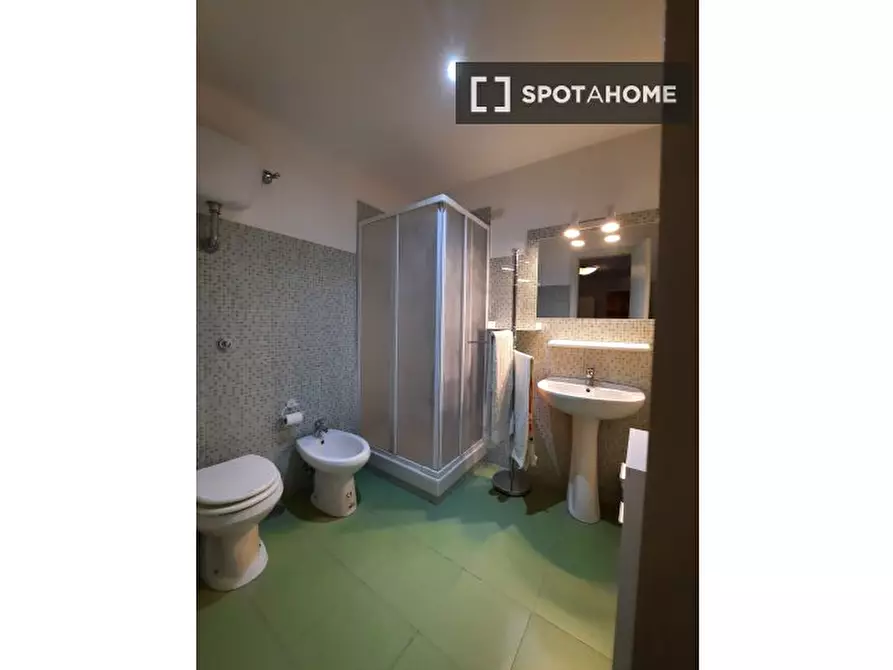 Immagine 19 di Camera condivisa in affitto  in Via Gaeta a Roma