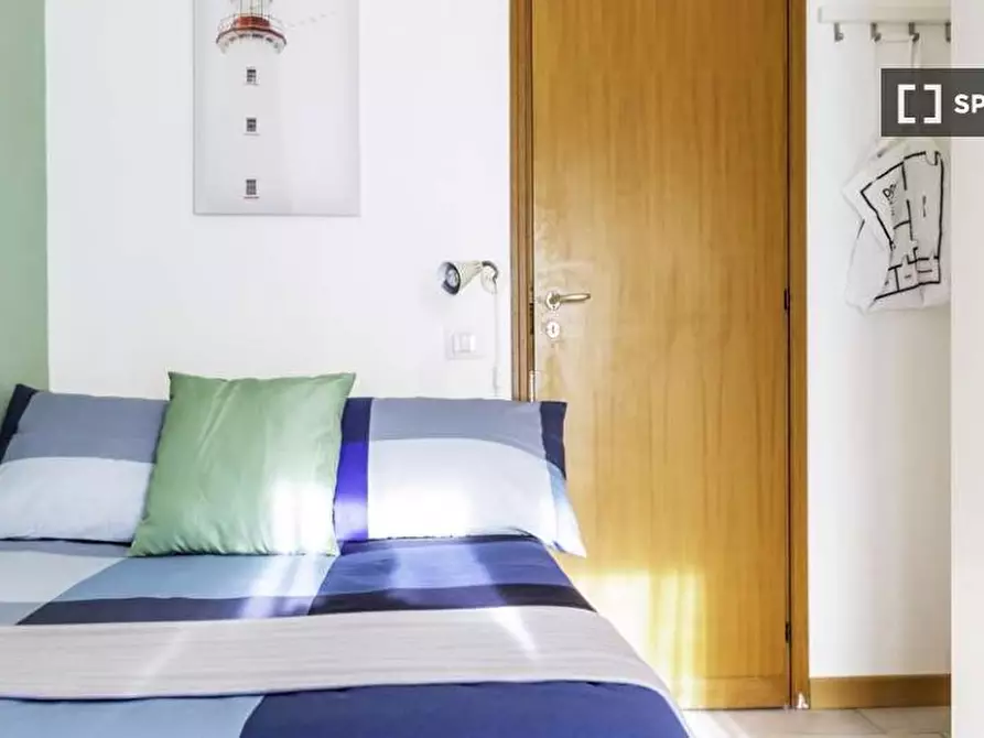 Immagine 18 di Camera condivisa in affitto  in Via Fiume delle Perle a Roma