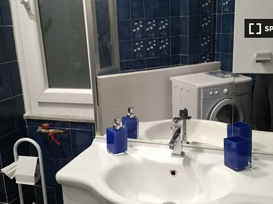 Immagine 12 di Camera condivisa in affitto  in Via Montevideo a Genova