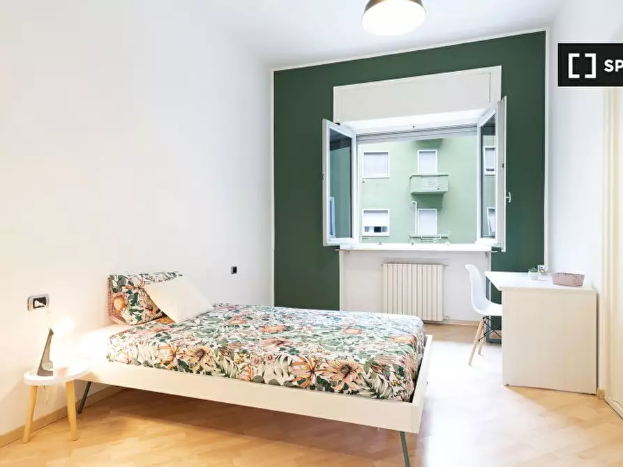 Immagine 2 di Camera condivisa in affitto  in Via Andrea Costa a Milano