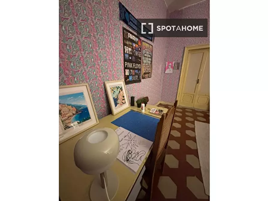 Immagine 5 di Camera condivisa in affitto  in Via Brombeis a Napoli