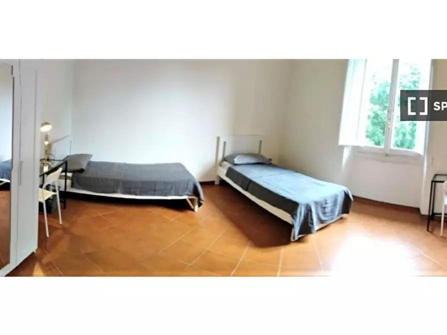 Immagine 1 di Camera condivisa in affitto  in Viale dei Mille a Firenze