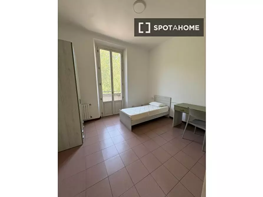 Immagine 3 di Camera condivisa in affitto  in Via Anton Giulio Barrili a Milano