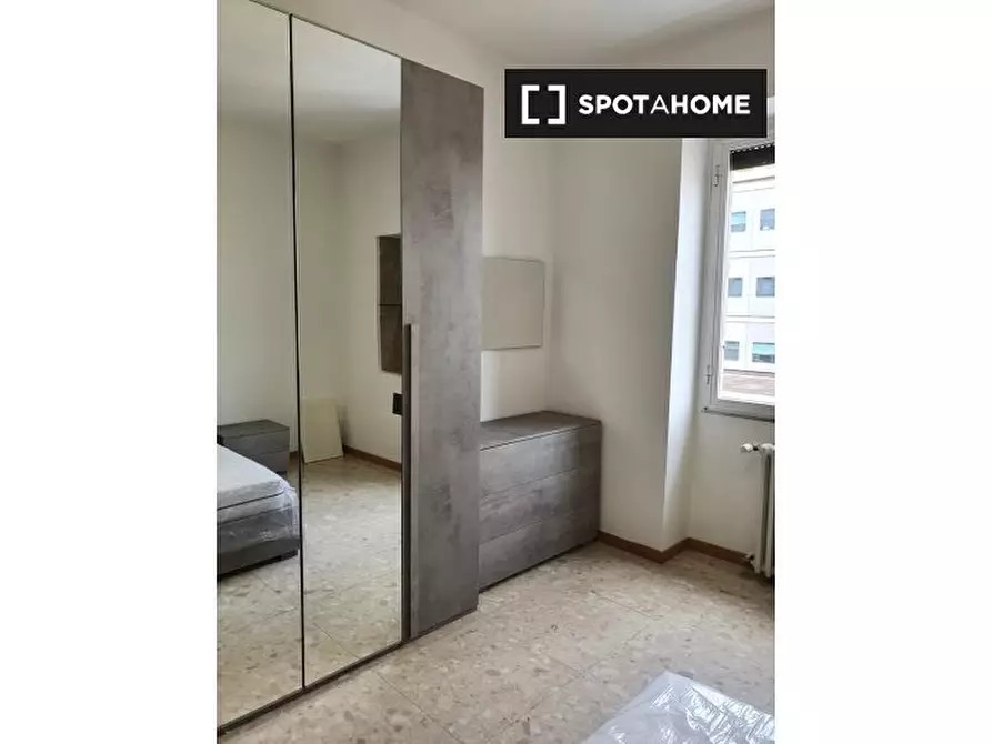 Immagine 3 di Camera condivisa in affitto  in Via Giovanni Battista Pirelli a Milano