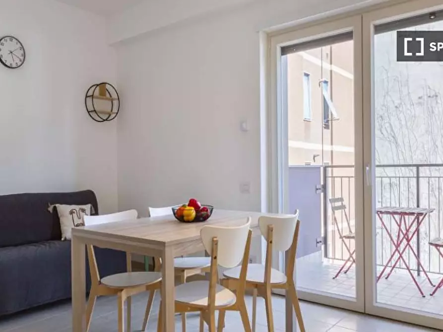 Immagine 2 di Camera condivisa in affitto  in Via Gardone Milan a Milano