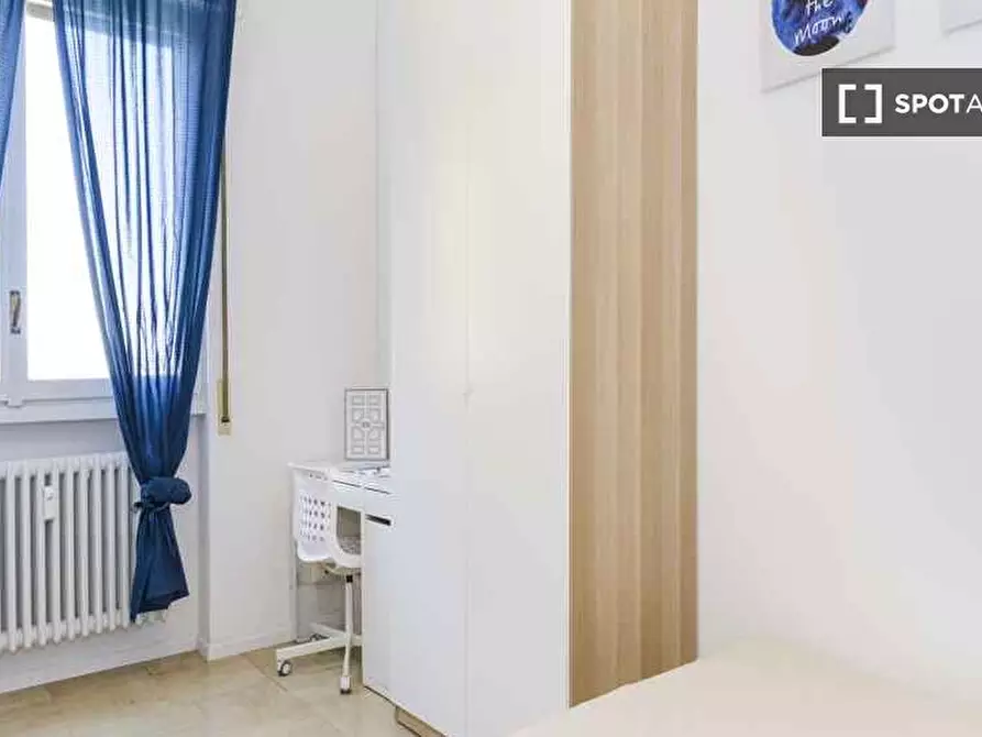 Immagine 4 di Camera condivisa in affitto  in Via Sulmona a Milano