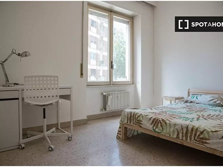 Immagine 2 di Camera condivisa in affitto  in Via Tito Omboni a Roma