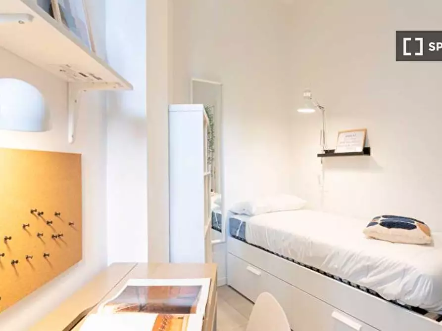 Immagine 1 di Camera condivisa in affitto  in Via Luigi Scrosati a Milano