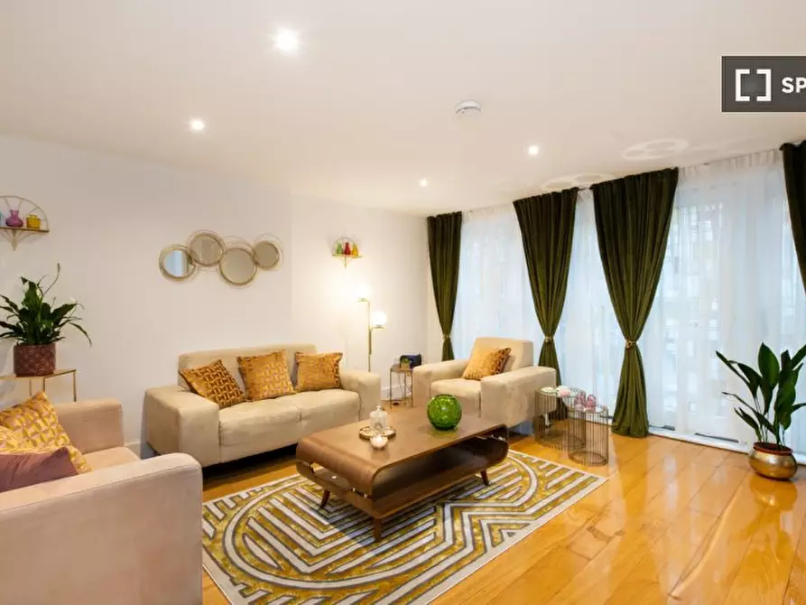 Immagine 1 di Appartamento in affitto  in St John's Hl a Wandsworth
