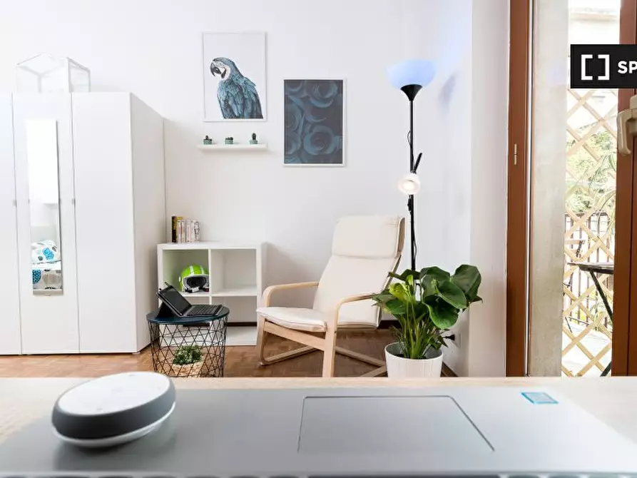 Immagine 3 di Camera condivisa in affitto  in Via Carlo Valvassori Peroni a Milano