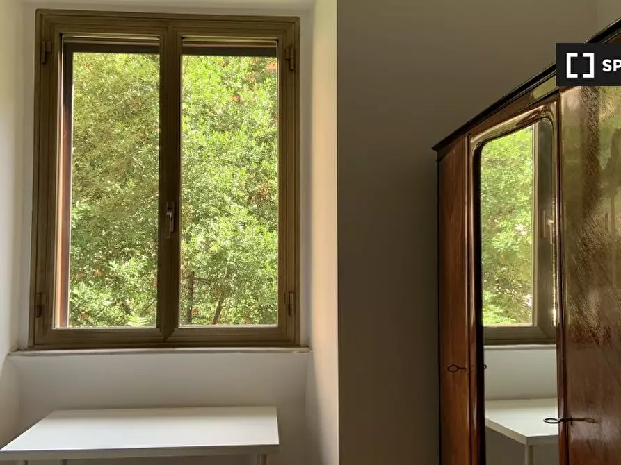 Immagine 5 di Camera condivisa in affitto  in Via degli Umbri a Roma