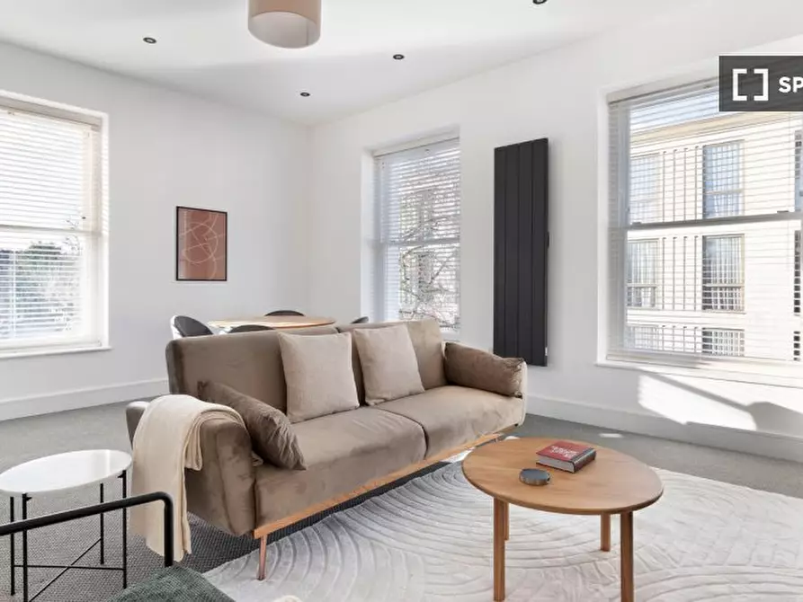 Immagine 1 di Appartamento in affitto  in a Russell Gardens a Hammersmith